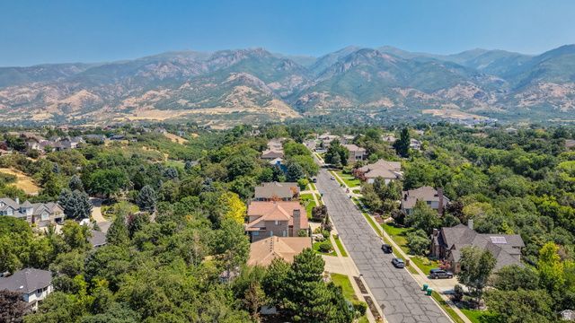 2137 E SUMMERWOOD DR, Layton, UT 84040
