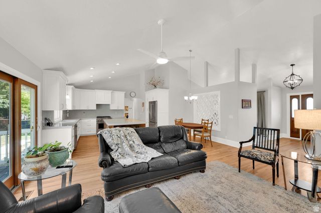 2137 E SUMMERWOOD DR, Layton, UT 84040