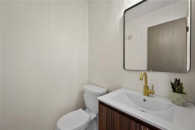 11028 Cypress Avenue, Kansas City, MO 64137