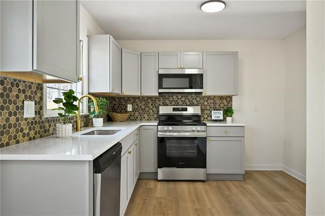 11028 Cypress Avenue, Kansas City, MO 64137