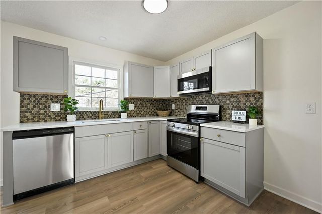 11028 Cypress Avenue, Kansas City, MO 64137