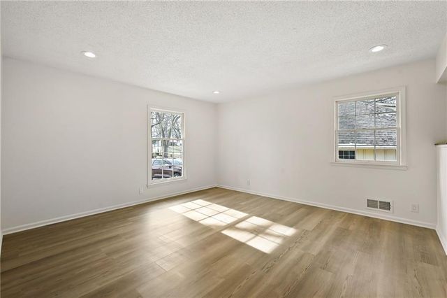 11028 Cypress Avenue, Kansas City, MO 64137