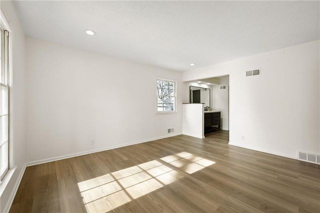 11028 Cypress Avenue, Kansas City, MO 64137