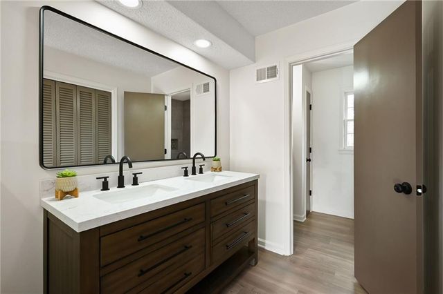 11028 Cypress Avenue, Kansas City, MO 64137