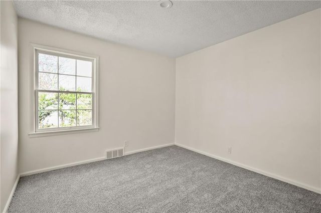 11028 Cypress Avenue, Kansas City, MO 64137