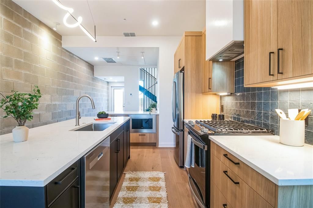 700 Denson DR 1104, Austin, TX 78752