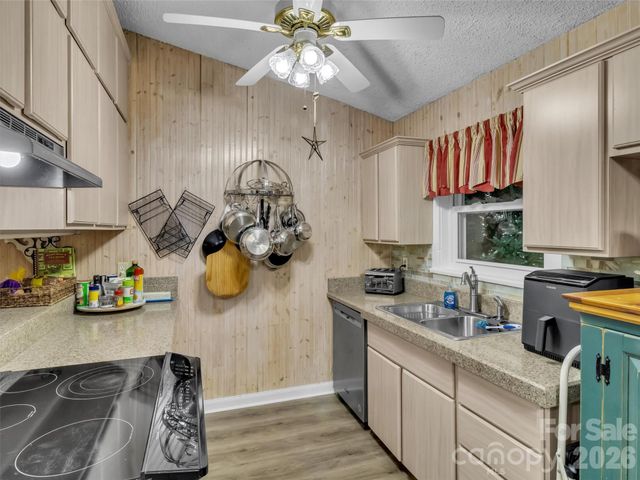 20 Seminole Drive, Maggie Valley, NC 28751