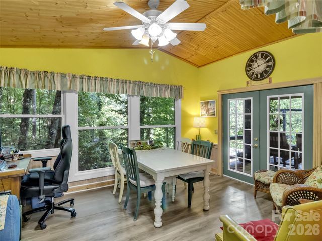 20 Seminole Drive, Maggie Valley, NC 28751