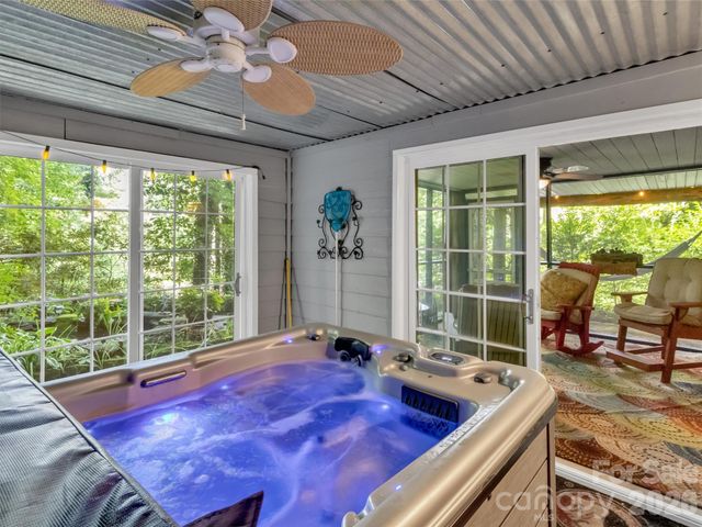 20 Seminole Drive, Maggie Valley, NC 28751