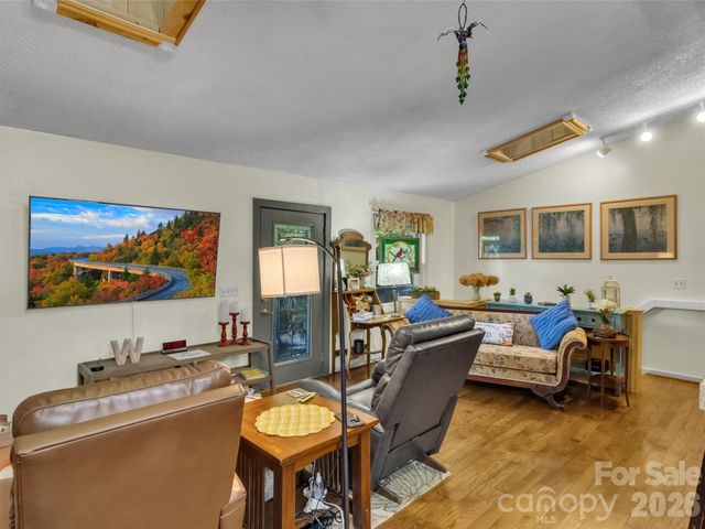 20 Seminole Drive, Maggie Valley, NC 28751