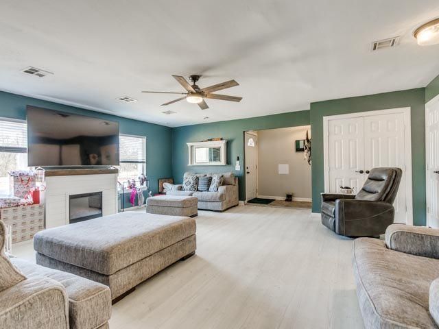 9920 Cottonwood Drive, Newalla, OK 74857