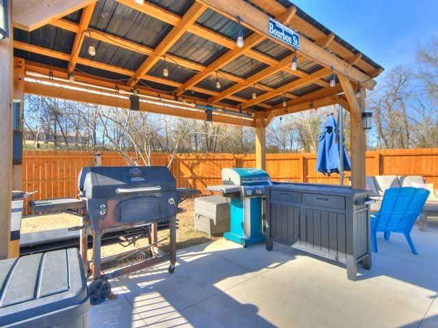 9920 Cottonwood Drive, Newalla, OK 74857