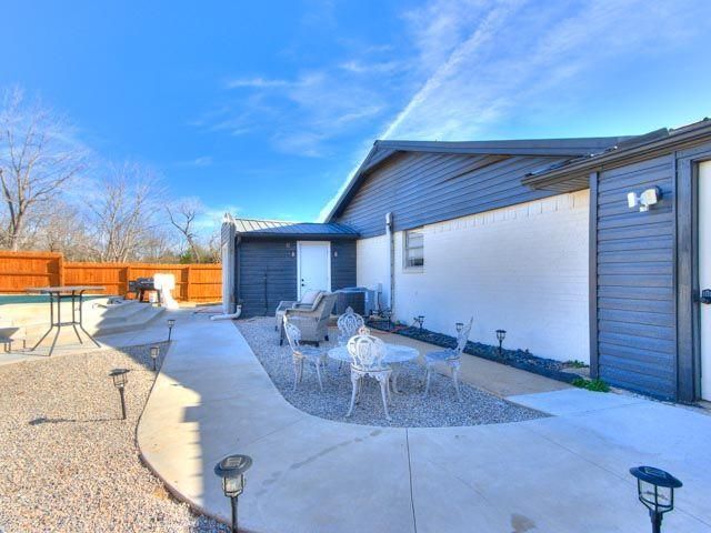 9920 Cottonwood Drive, Newalla, OK 74857