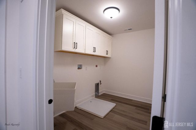 85 Mustang Drive, Manalapan, NJ 07726