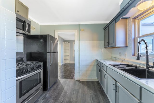 2116 S 21st Avenue, Broadview, IL 60155