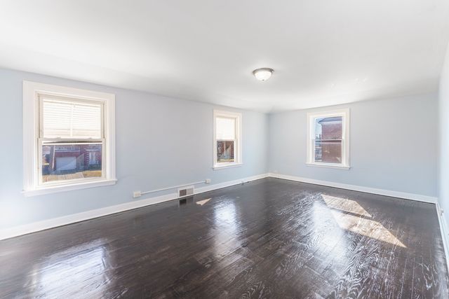 2116 S 21st Avenue, Broadview, IL 60155