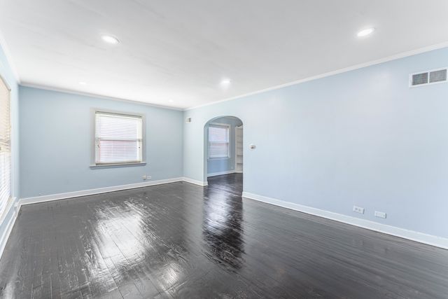 2116 S 21st Avenue, Broadview, IL 60155