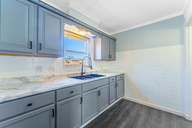 2116 S 21st Avenue, Broadview, IL 60155