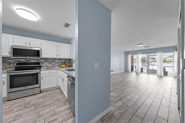 2705 EMERALD LAKE CT 2705, Kissimmee, FL 34744