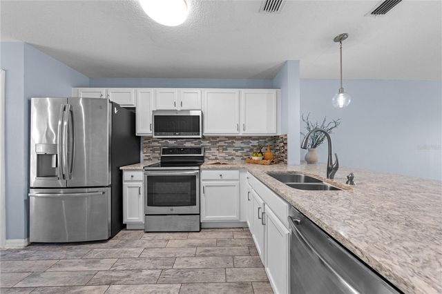 2705 EMERALD LAKE CT 2705, Kissimmee, FL 34744