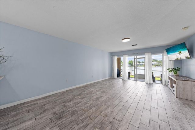 2705 EMERALD LAKE CT 2705, Kissimmee, FL 34744