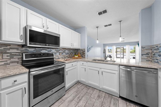 2705 EMERALD LAKE CT 2705, Kissimmee, FL 34744