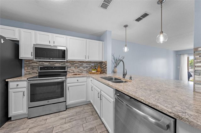 2705 EMERALD LAKE CT 2705, Kissimmee, FL 34744