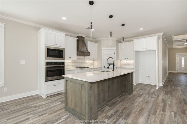 2908 Goldberg, Bryan, TX 77808