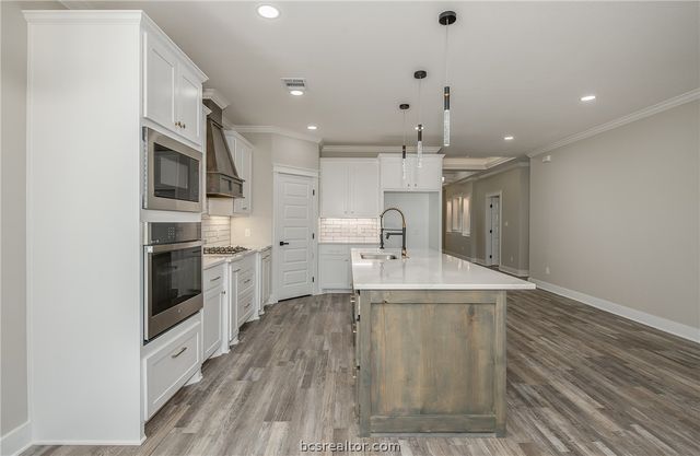 2908 Goldberg, Bryan, TX 77808