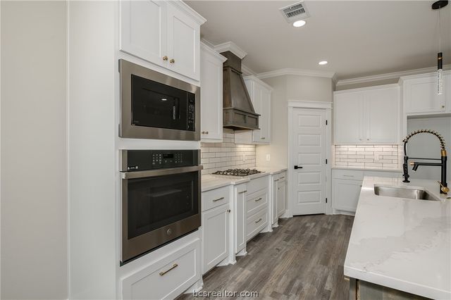 2908 Goldberg, Bryan, TX 77808