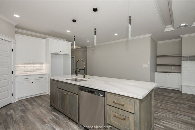 2908 Goldberg, Bryan, TX 77808