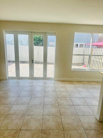 4147 Meade Way, West Palm Beach, FL 33409