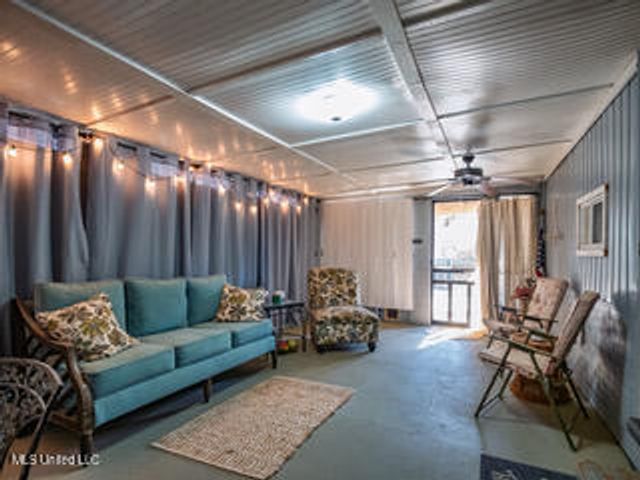 352 Coles Point Road, Batesville, MS 38606