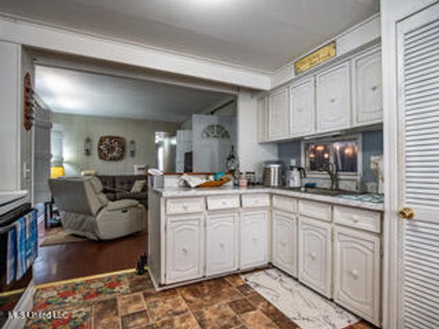 352 Coles Point Road, Batesville, MS 38606