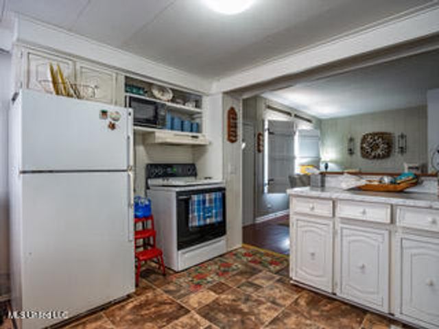 352 Coles Point Road, Batesville, MS 38606