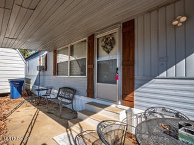 352 Coles Point Road, Batesville, MS 38606