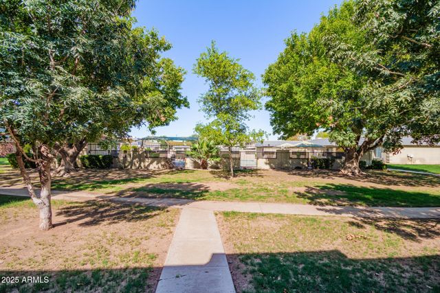 2030 W HIGHLAND Avenue, Phoenix, AZ 85015