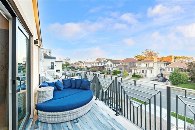262 W End Avenue, Brooklyn, NY 11235