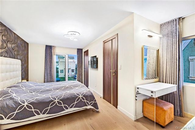 262 W End Avenue, Brooklyn, NY 11235