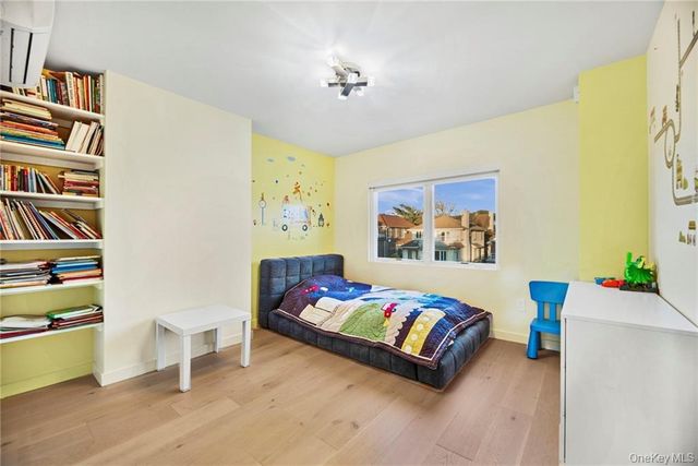 262 W End Avenue, Brooklyn, NY 11235