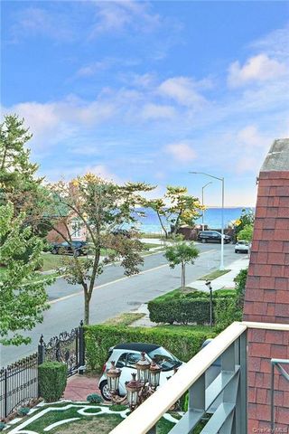 262 W End Avenue, Brooklyn, NY 11235