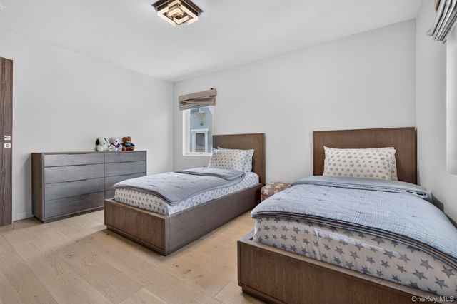 262 W End Avenue, Brooklyn, NY 11235