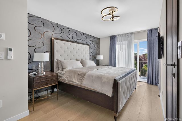 262 W End Avenue, Brooklyn, NY 11235