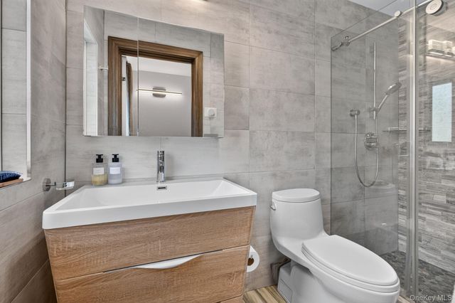262 W End Avenue, Brooklyn, NY 11235