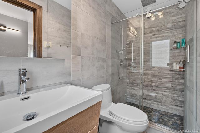 262 W End Avenue, Brooklyn, NY 11235