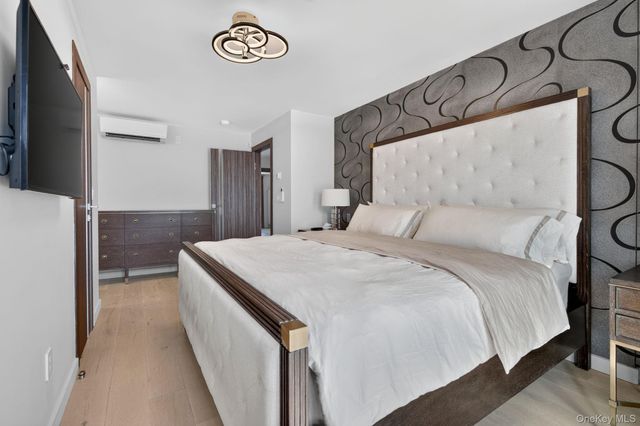 262 W End Avenue, Brooklyn, NY 11235
