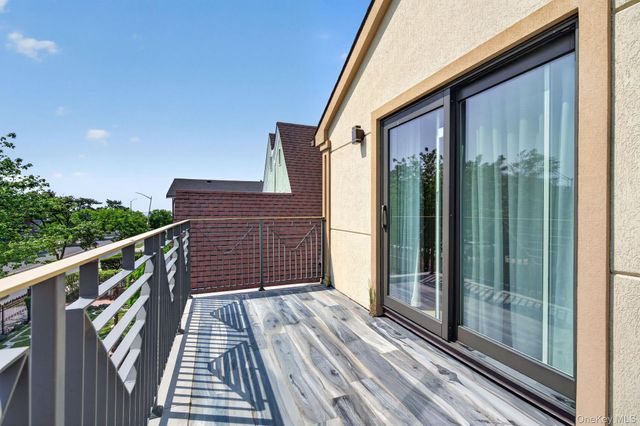 262 W End Avenue, Brooklyn, NY 11235