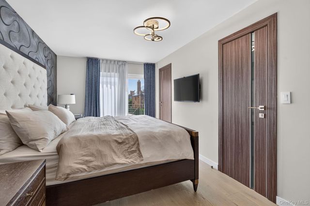 262 W End Avenue, Brooklyn, NY 11235