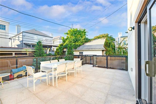 262 W End Avenue, Brooklyn, NY 11235
