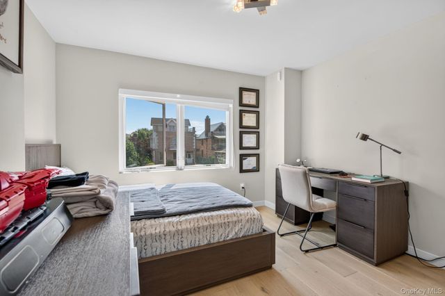 262 W End Avenue, Brooklyn, NY 11235
